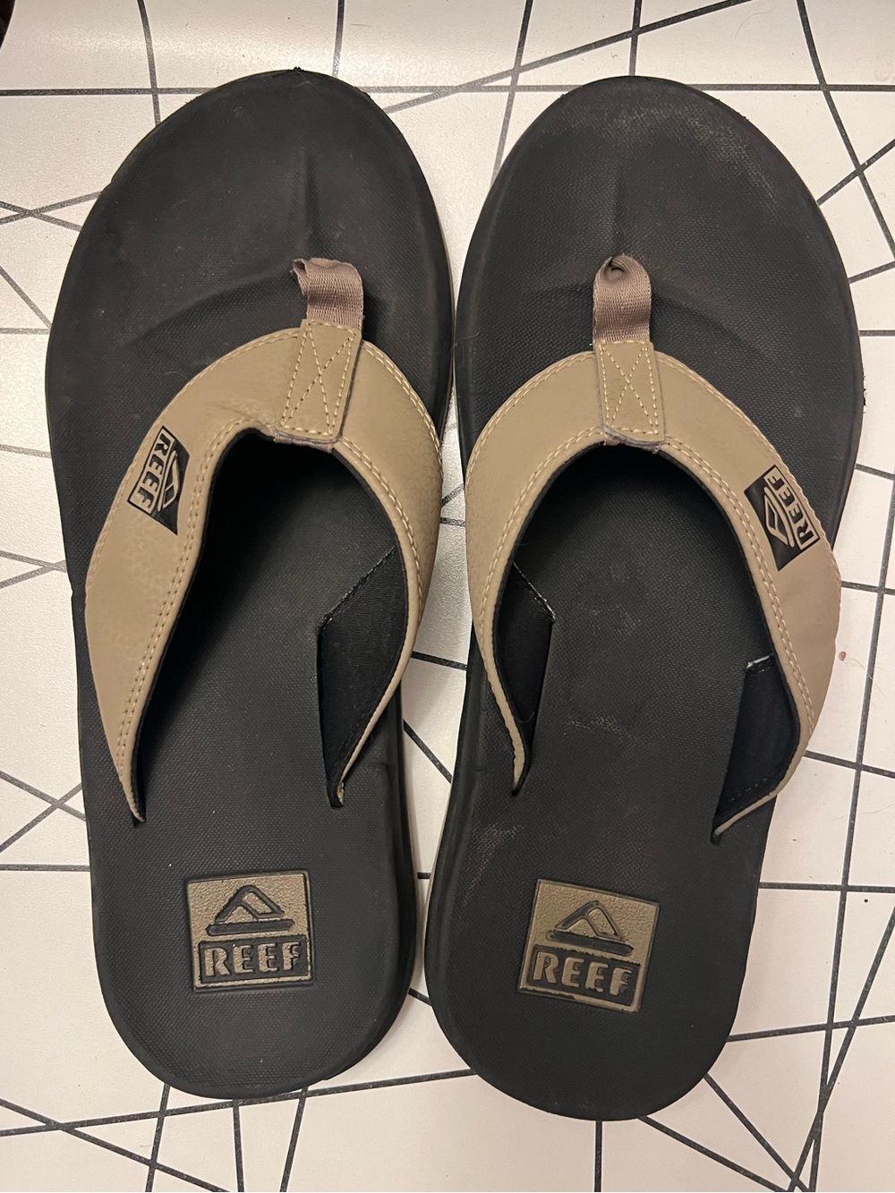Reef Men's Black and Tan Strap Flip-Flops 11